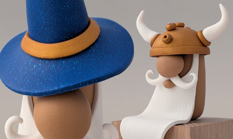 Tibor et ses couvre-chefs, personnages décoratifs faits main